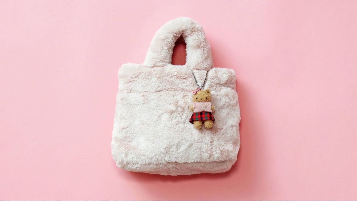 新品 ファミリア familiar クリスマス ファーバッグ ピンク 新品 ファミリア familiar クリスマス ファーバッグ ピンク