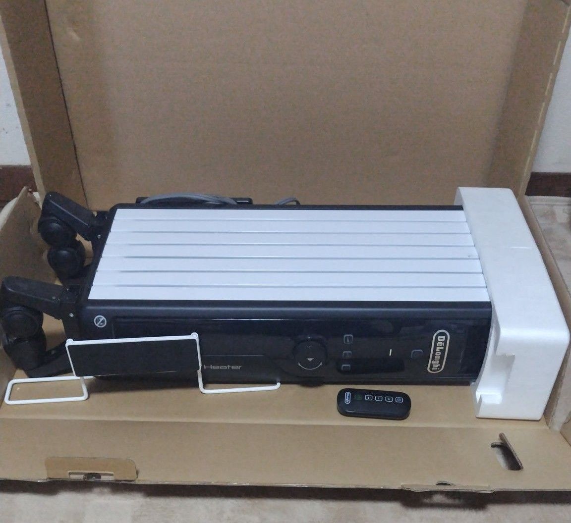 DeLonghi デロンギ オイルヒーター MDHU09 + トップハンガーTM DeLonghi デロンギ オイルヒーター MDHU09 + トップハンガーTM