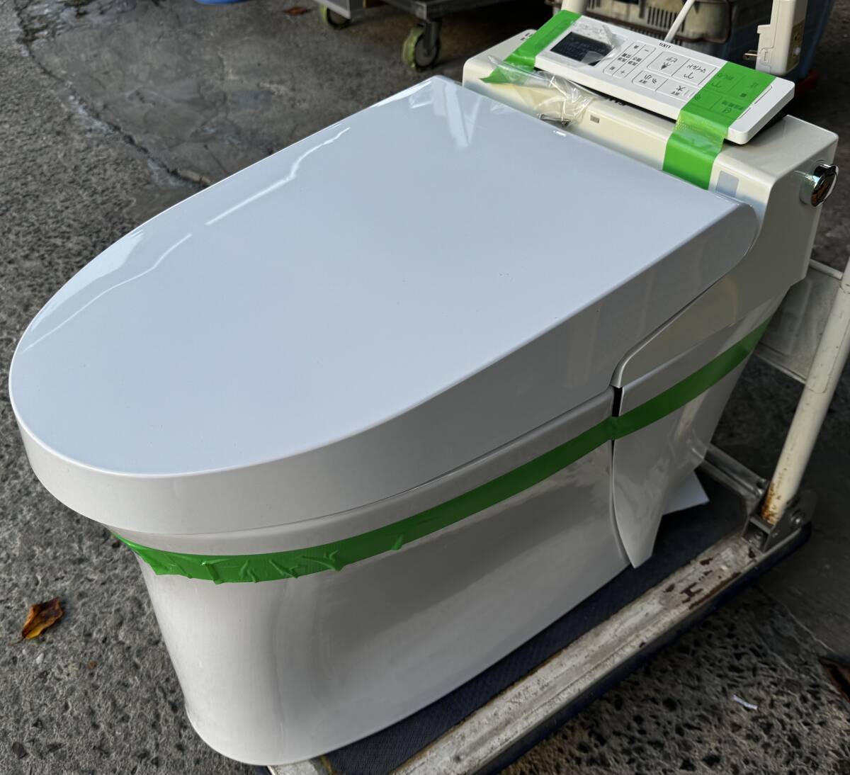 15750円 福岡市内送料無料 シャワートイレ一体型便器 18年製 15750円 福岡市内送料無料 シャワートイレ一体型便器 18年製