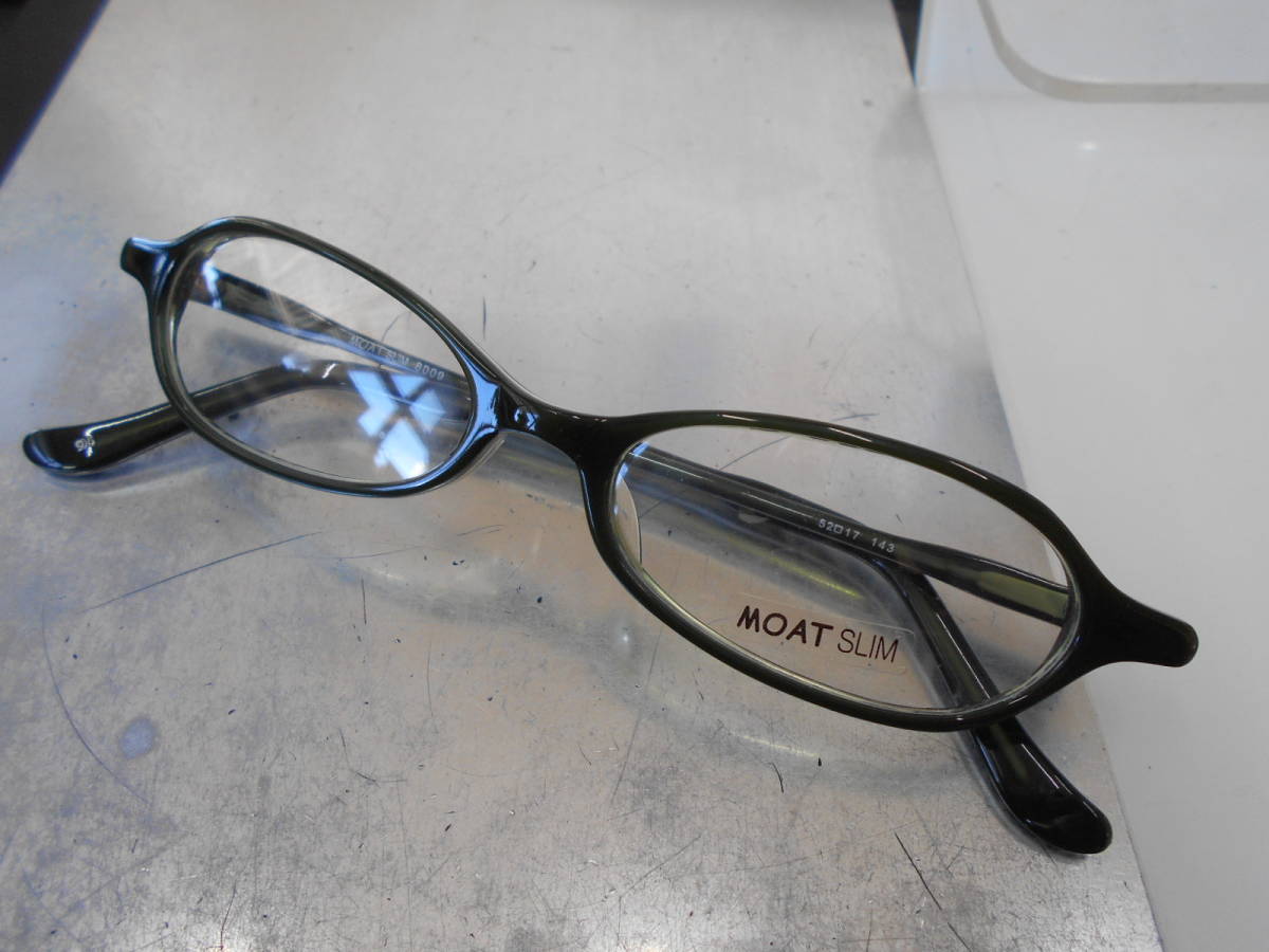 MOAT SLIM 裏地がゼブラ柄？で お洒落な 眼鏡フレーム 8009-95 個性派カラー