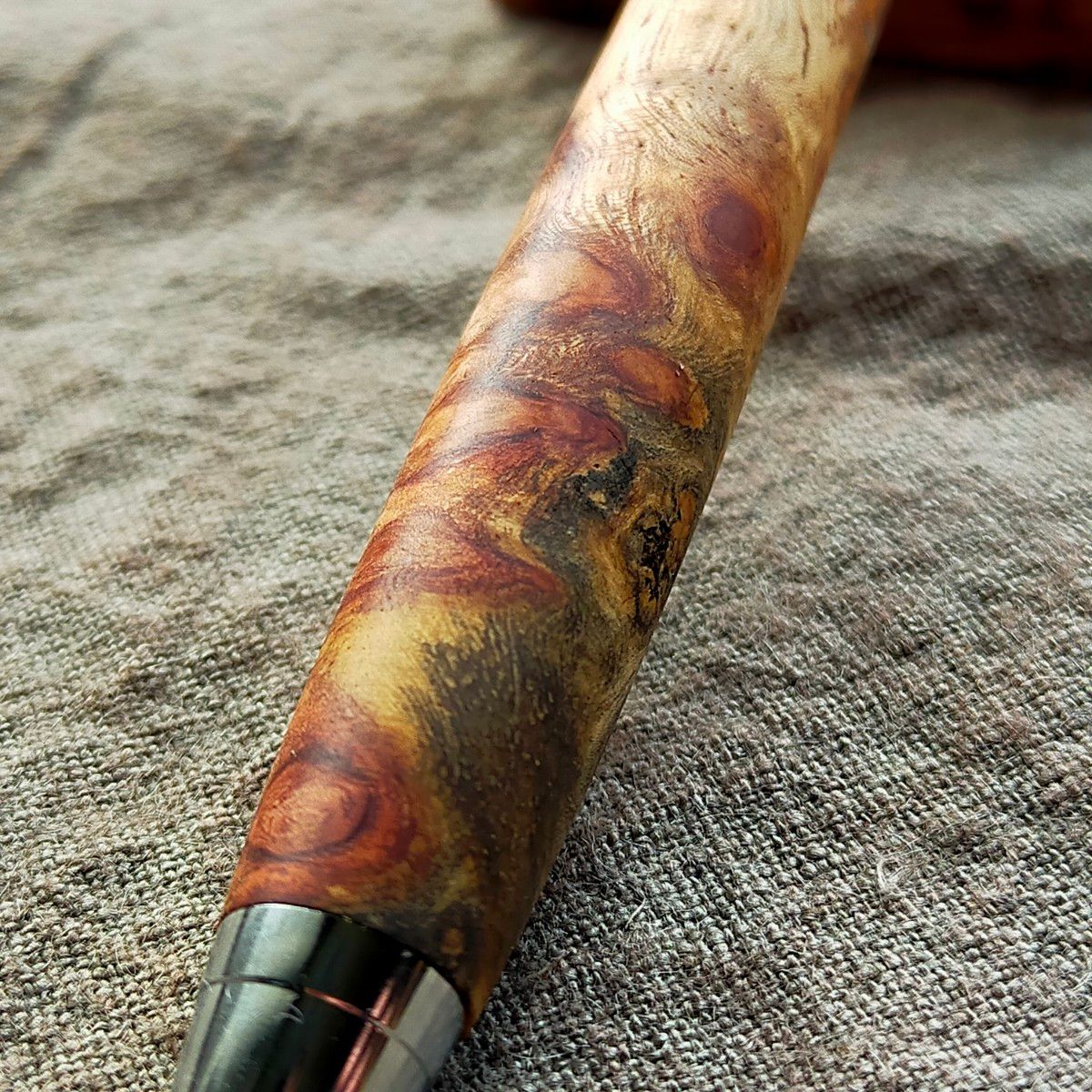 ハンドメイド 花梨瘤 紅白 ブルーステイン 木軸ボールペン 0 5mm ハンドメイド 花梨瘤 紅白 ブルーステイン 木軸ボールペン 0 5mm