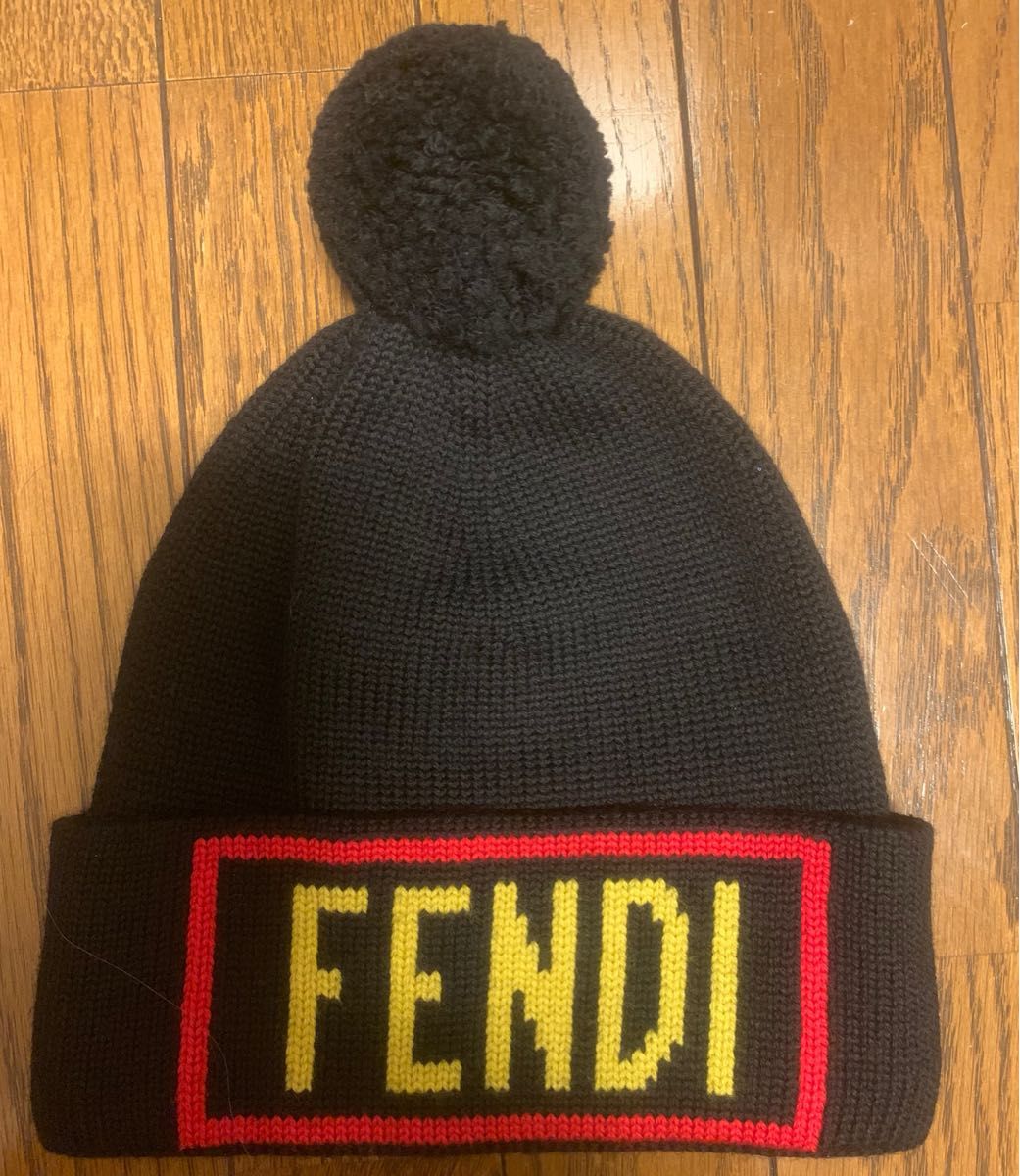 レア!FENDI フェンディ 2way ニット帽 LOVE レア!FENDI フェンディ2way ニット帽LOVE