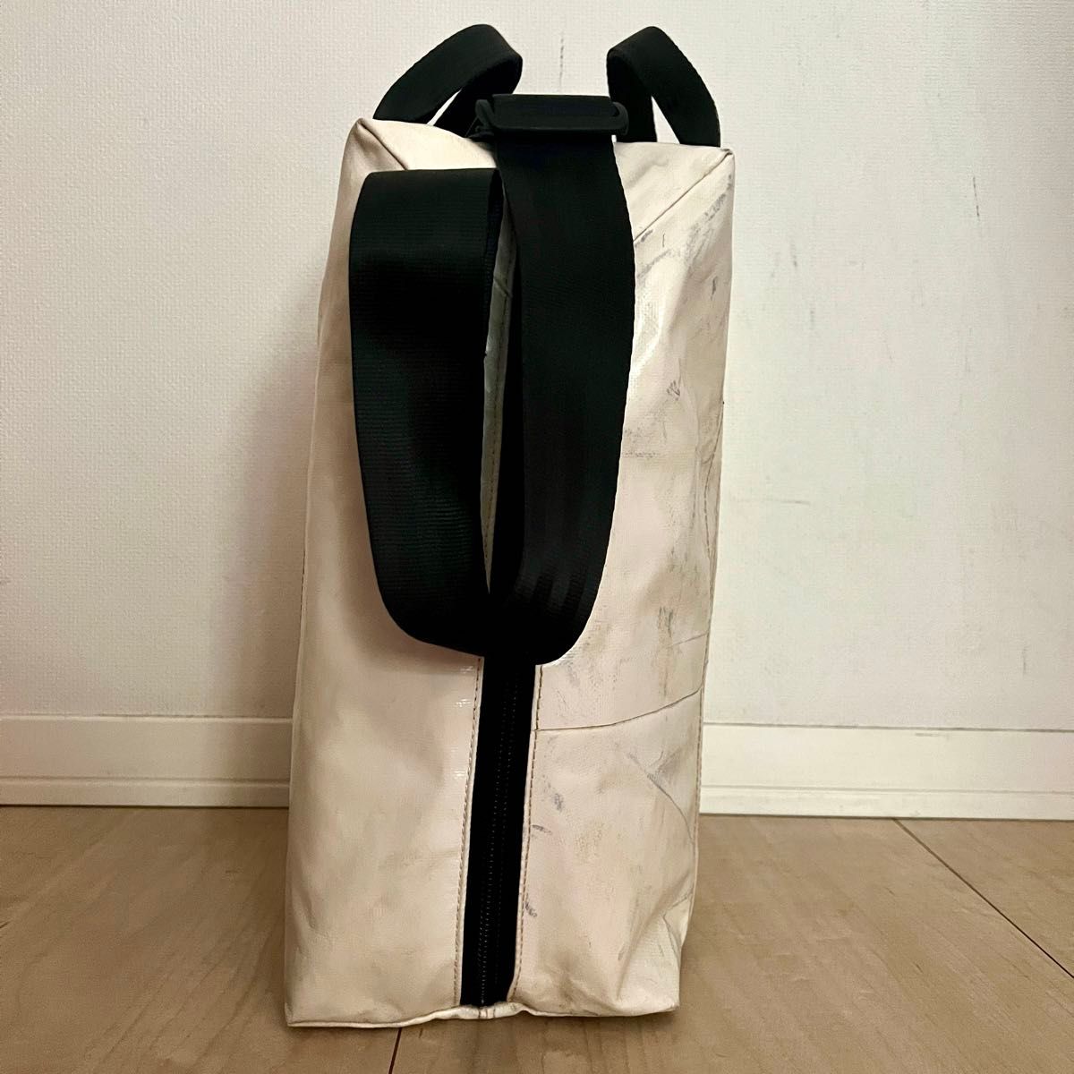 FREITAG フライターグ 廃盤品 2ウェイ F76 LEO ホワイト 白 FREITAG フライターグ 廃盤品 2ウェイ F76 LEO ホワイト 白