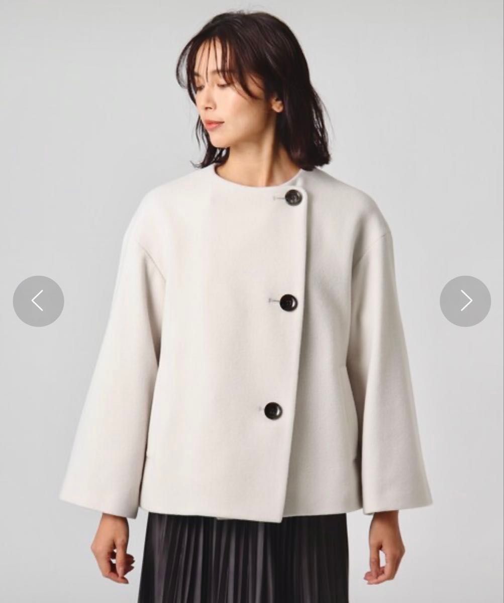 極美品 UNTITLED ラムウールノーカラーショートコート オフ 極美品 UNTITLED ラムウールノーカラーショートコート オフ