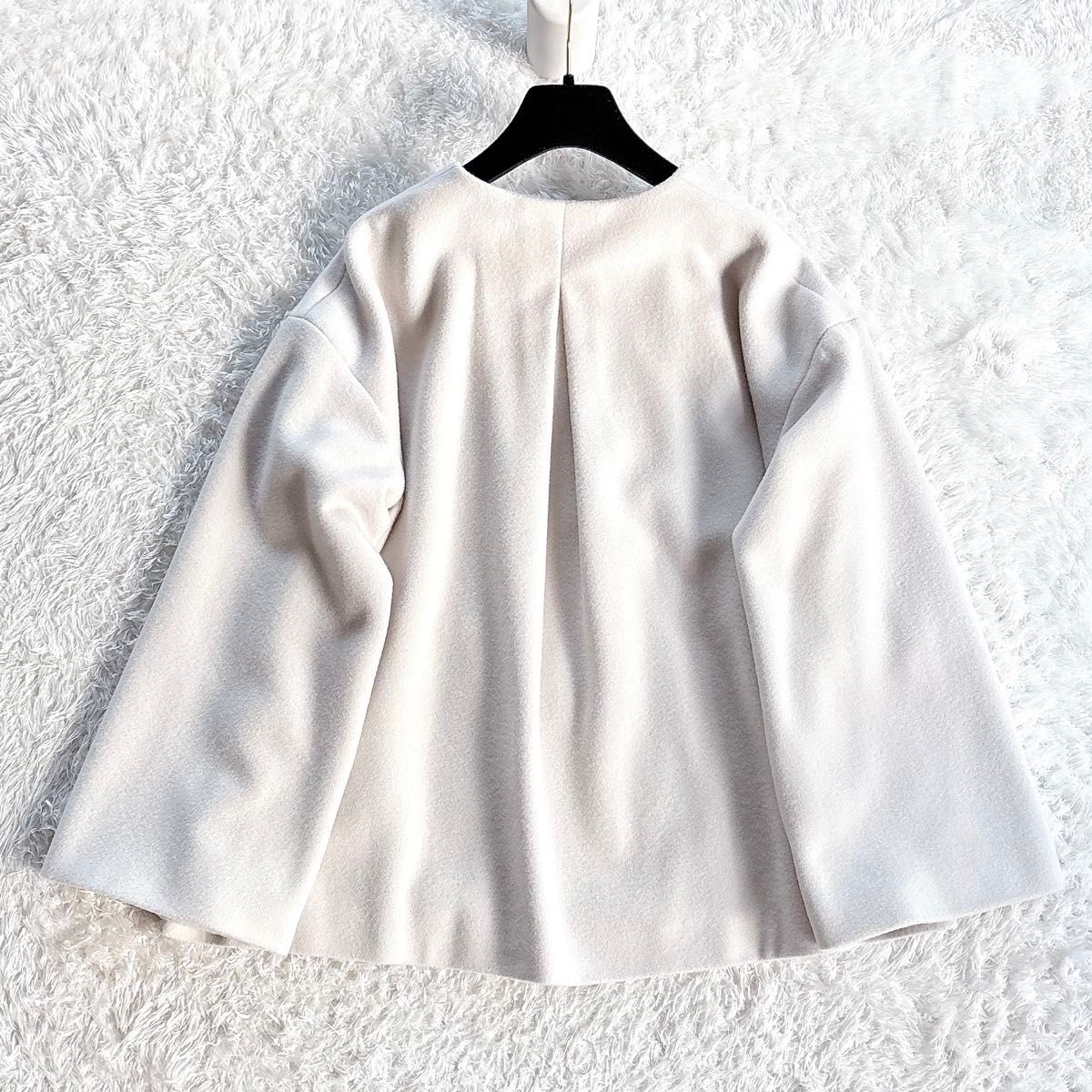 極美品 UNTITLED ラムウールノーカラーショートコート オフ 極美品 UNTITLED ラムウールノーカラーショートコート オフ