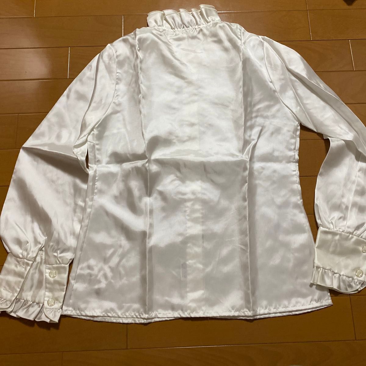 フリル付きサテンシャツ 9号 白 ISETAN 伊勢丹|Yahoo!フリマ フリル付きサテンシャツ 9号 白 ISETAN 伊勢丹|Yahoo!フリマ