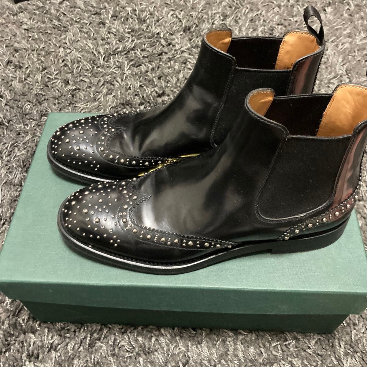 美品【Church's/チャーチ】スタッズ付 ウイングチップサイドゴア 美品【Church's/チャーチ】スタッズ付 ウイングチップサイドゴア