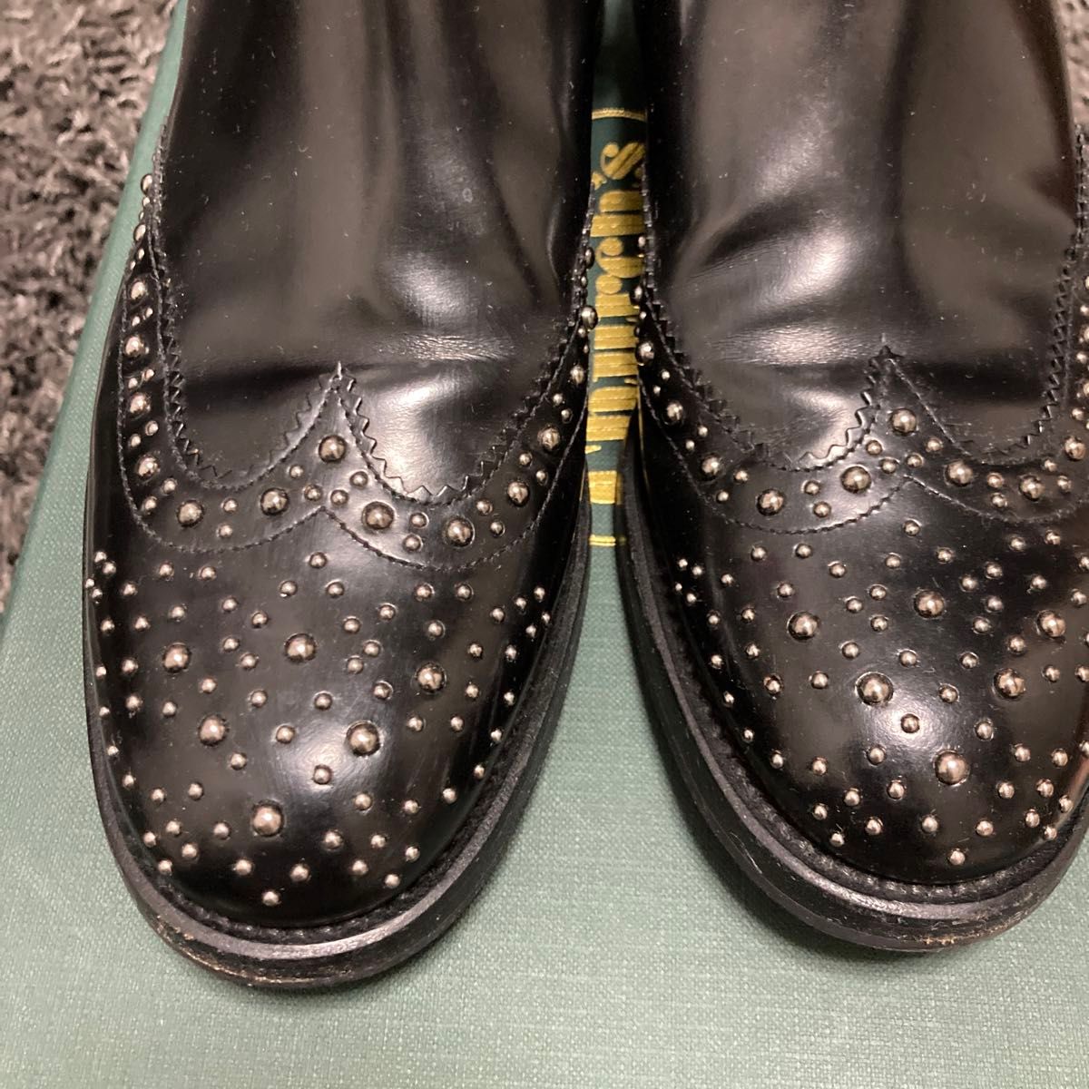 美品【Church's/チャーチ】スタッズ付 ウイングチップサイドゴア 美品【Church's/チャーチ】スタッズ付 ウイングチップサイドゴア