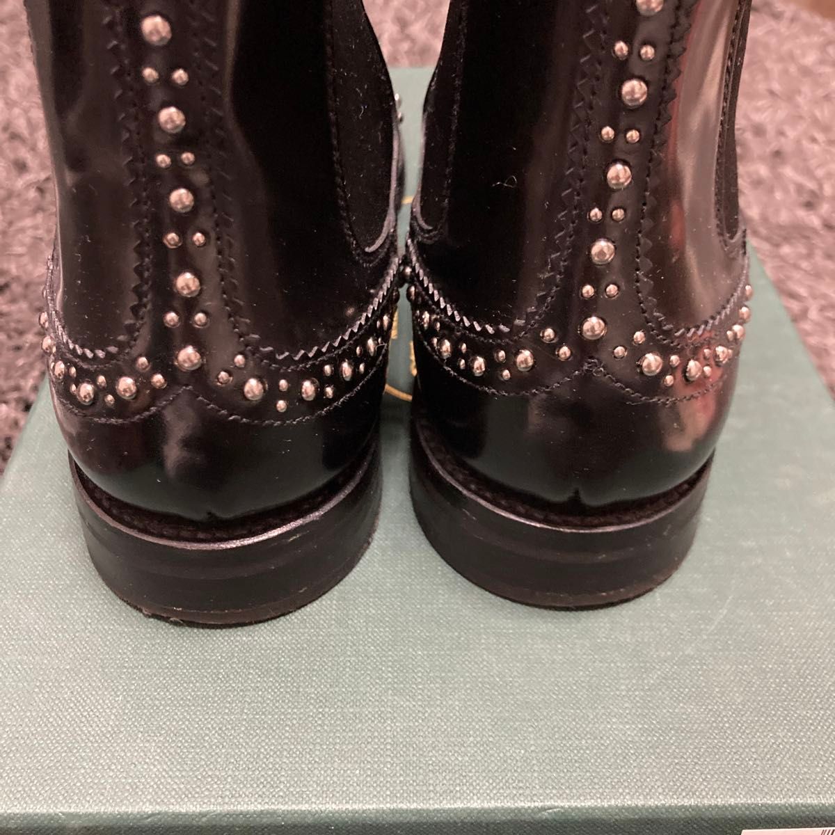 美品【Church's/チャーチ】スタッズ付 ウイングチップサイドゴア 美品【Church's/チャーチ】スタッズ付 ウイングチップサイドゴア