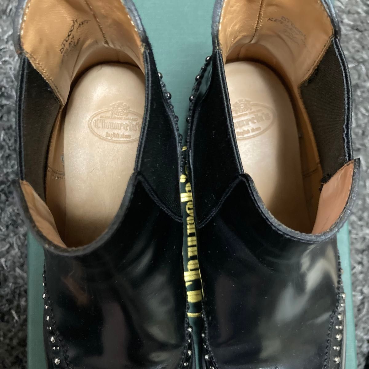 美品【Church's/チャーチ】スタッズ付 ウイングチップサイドゴア 美品【Church's/チャーチ】スタッズ付 ウイングチップサイドゴア