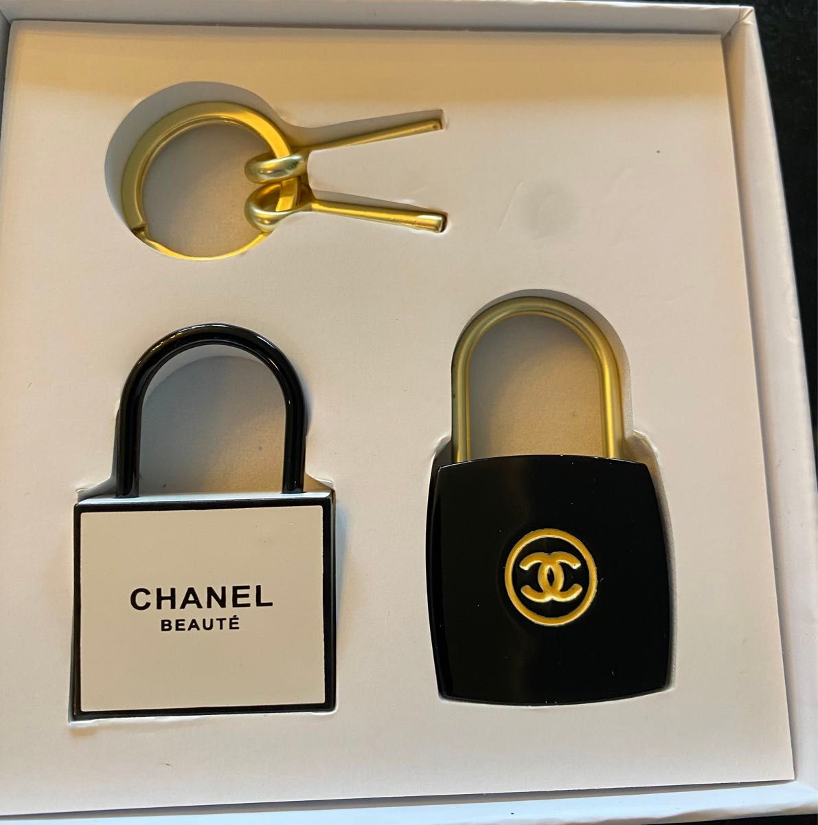 シャネル CHANEL ノベルティ ロックキー 3点セット|Yahoo シャネル CHANEL ノベルティ ロックキー 3点セット|Yahoo