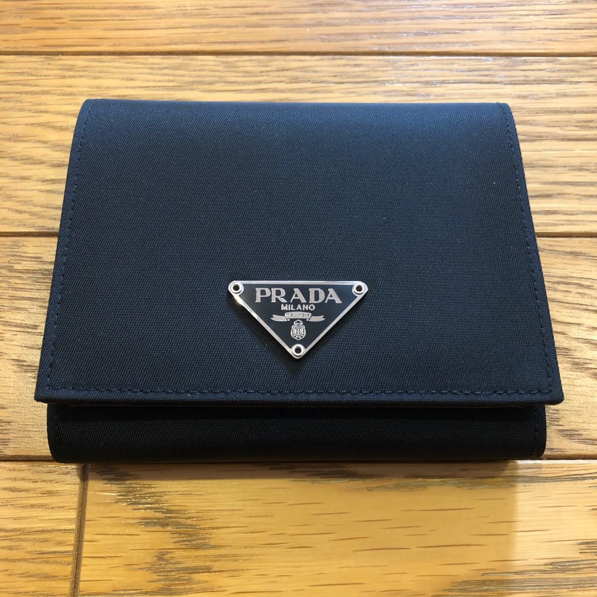 お求めやすく価格改定 Prada プラダ 財布 箱付き 三つ折り財布 メンズファッション ファッション 26 657 Mentorialider Com お求めやすく価格改定 Prada プラダ 財布 箱付き 三つ折り財布 メンズファッション ファッション 26 657 Mentorialider Com
