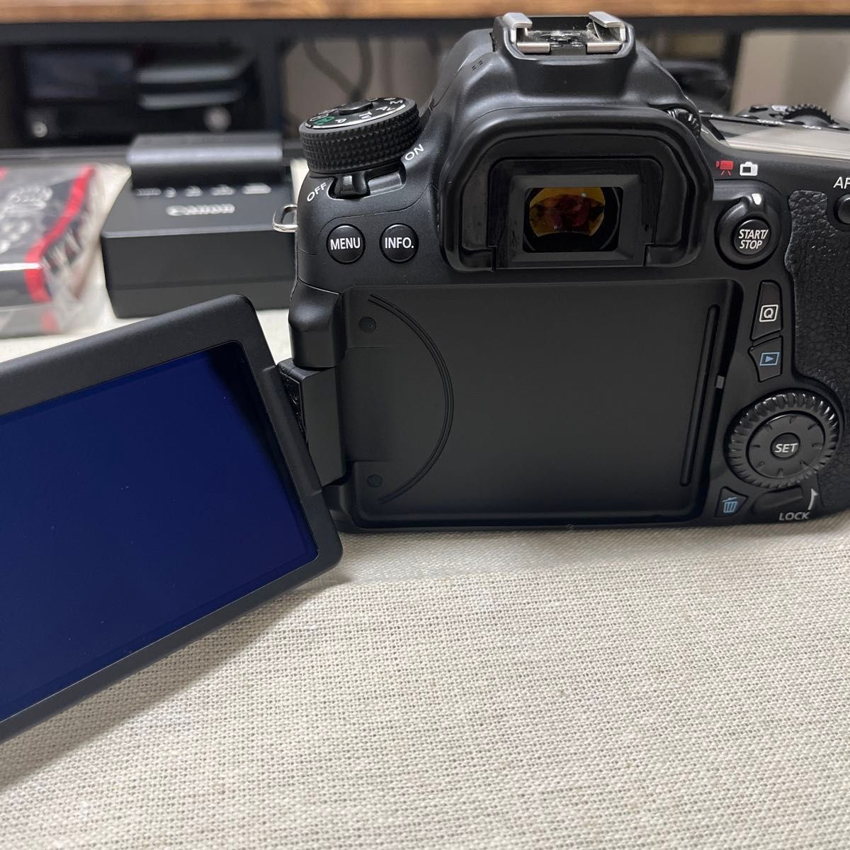 希少稀な EOS Canon 70D ストロボセット / レンズ SIGMA / 一眼 希少稀な EOS Canon 70D ストロボセット / レンズ SIGMA / 一眼
