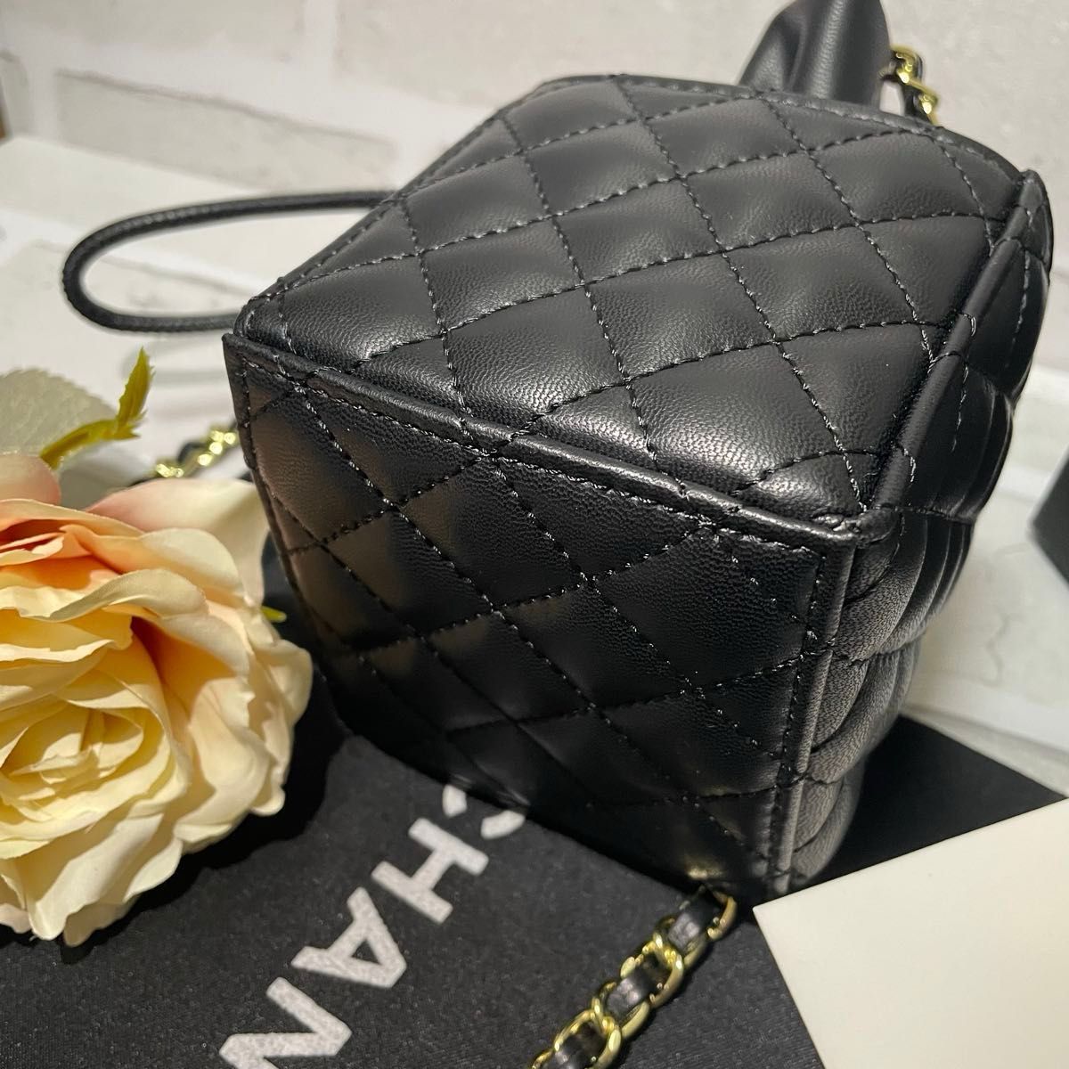 新品】CHANEL 2024 ノベルティポーチ ショルダーミニバック 新品】CHANEL 2024 ノベルティポーチ ショルダーミニバック