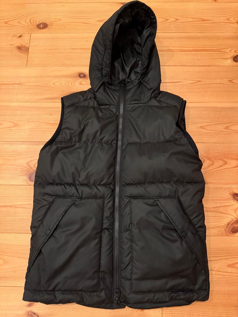 ZARA ダウンベスト フード付き 黒色 メンズ ジャケット アウター ZARA ダウンベスト フード付き 黒色 メンズ ジャケット アウター
