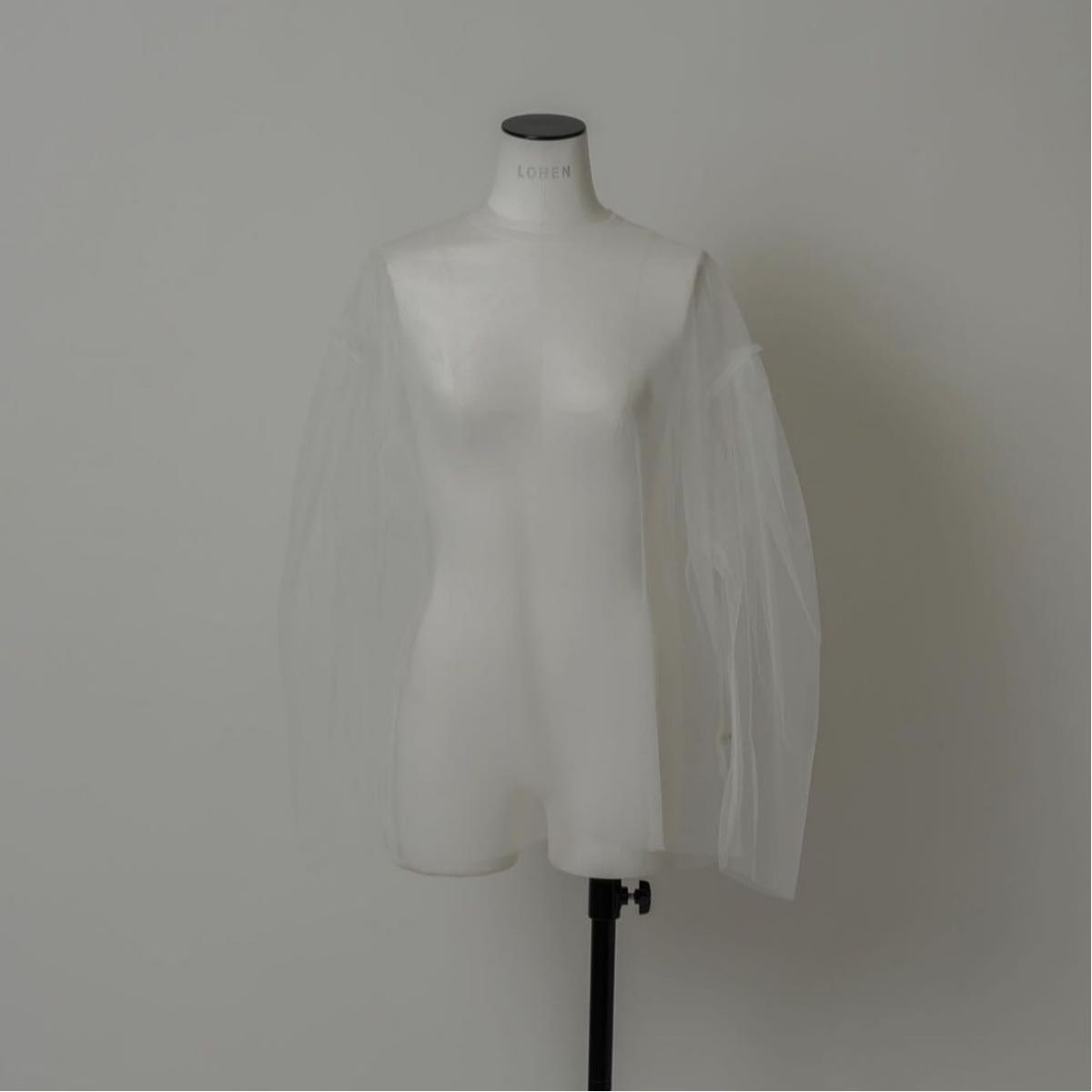 LOHEN チュールレイヤードジオメトリープリントTシャツ LOHEN チュールレイヤードジオメトリープリントTシャツ ローヘン