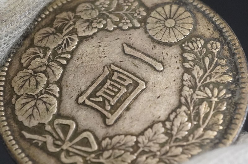 707)日本貨幣 新1円銀貨 小型 明治36年◇真正品◇量目約26.81g 707)日本貨幣 新1円銀貨 小型 明治36年◇真正品◇量目約26.81g