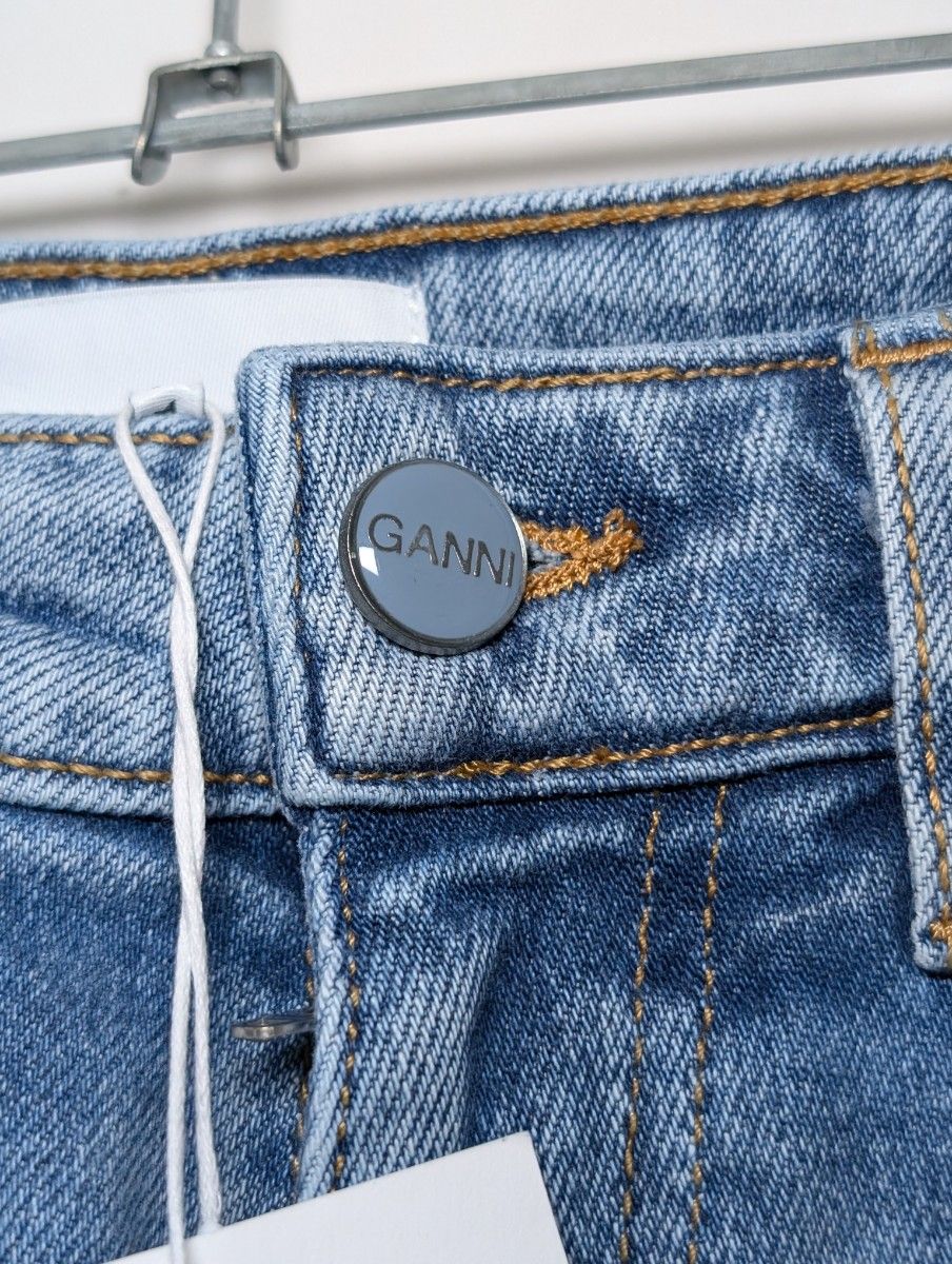 GANNI ワイドフレアデニム ガニー バックロゴ 25 新品未使用 GANNI ワイドフレアデニム ガニー バックロゴ 25 新品未使用