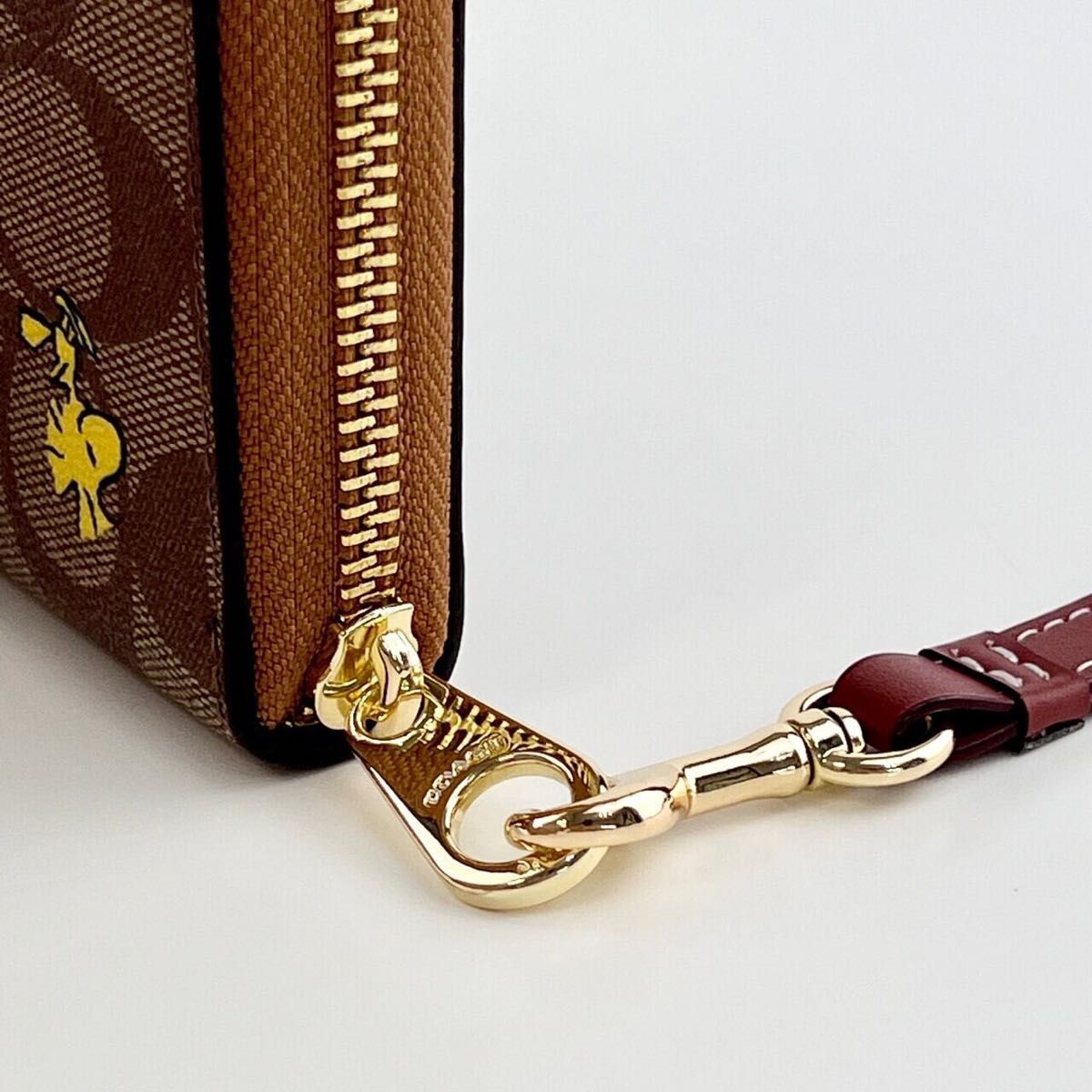新品 COACH スヌーピー ストラップ 付き 長財布 PEANUTS コーチ 新品 COACH スヌーピー ストラップ 付き 長財布 PEANUTS コーチ