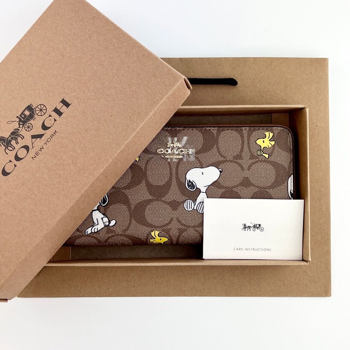 新品 COACH スヌーピー ストラップ 付き 長財布 PEANUTS コーチ 新品 COACH スヌーピー ストラップ 付き 長財布 PEANUTS コーチ