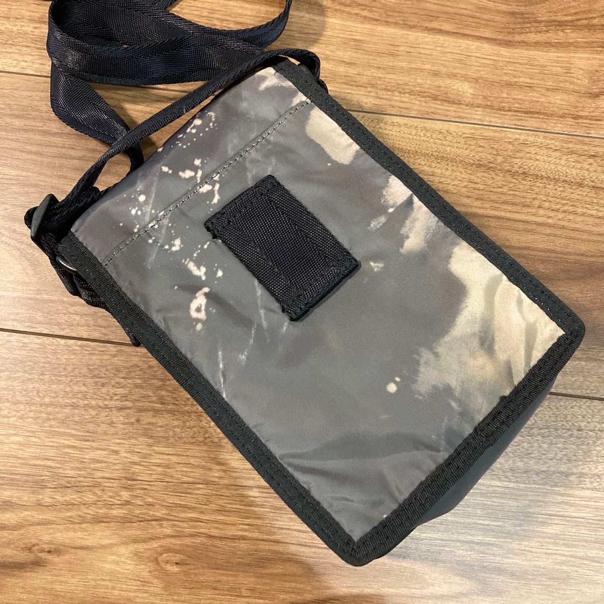 【極美品】DIESEL ディーゼル ナイロン ショルダーバッグ サコッシュ 【極美品】DIESEL ディーゼル ナイロン ショルダーバッグ サコッシュ