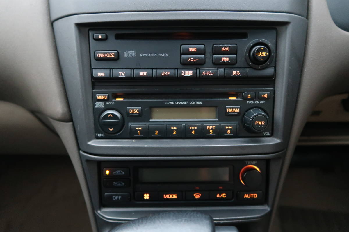 NI640 Nissan Sunny super saloon (H14.7 год UA-FB15) оригинальный CD панель [28185 8N000]