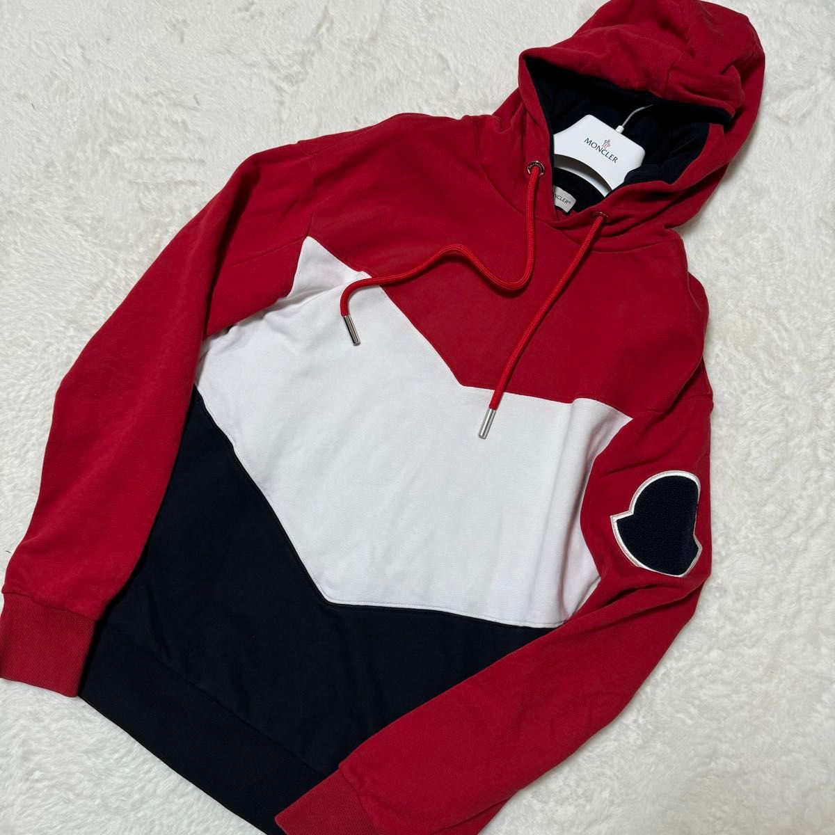 美品 モンクレール MAGLIA ビックワッペン トリコロール 美品 モンクレール MAGLIA ビックワッペン トリコロール