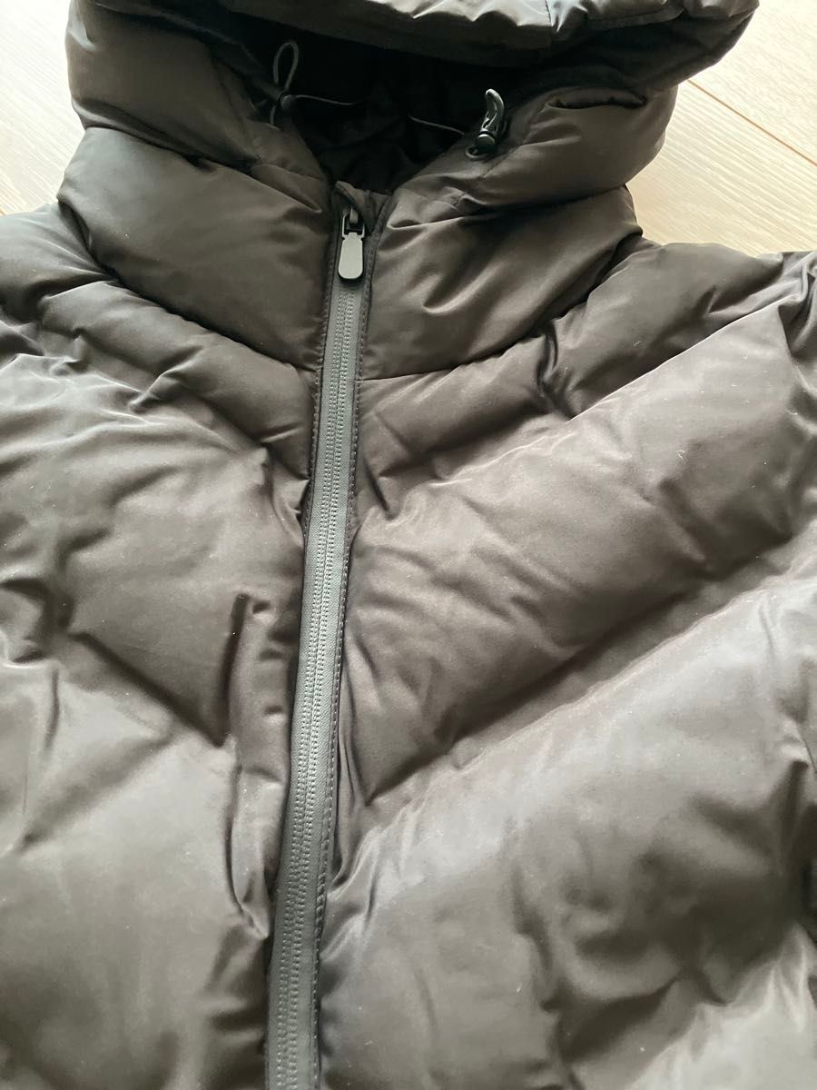 ZARA ZARA ショート丈ダウンジャケット 黒×グレー 未使用タグ ZARA ZARA ショート丈ダウンジャケット 黒×グレー 未使用タグ