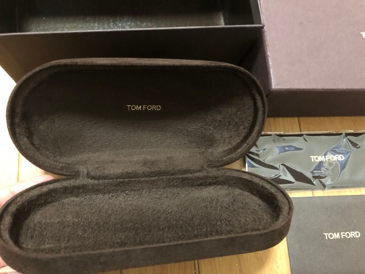 トムフォード TOMFORD メガネケース サングラスケース クロス トムフォード TOMFORD メガネケース サングラスケース クロス