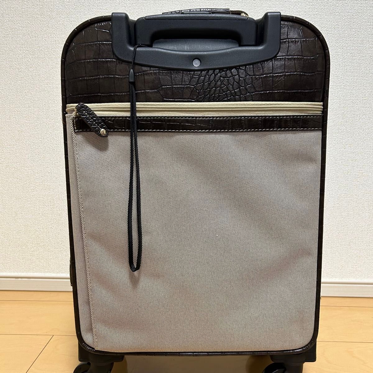 新品未使用　SWANY クロコ型押し キャリーバッグ 黒 ストッパー付き 美品 SWANY（キャリーバック） スワニー キャリーバッグ フォーモ