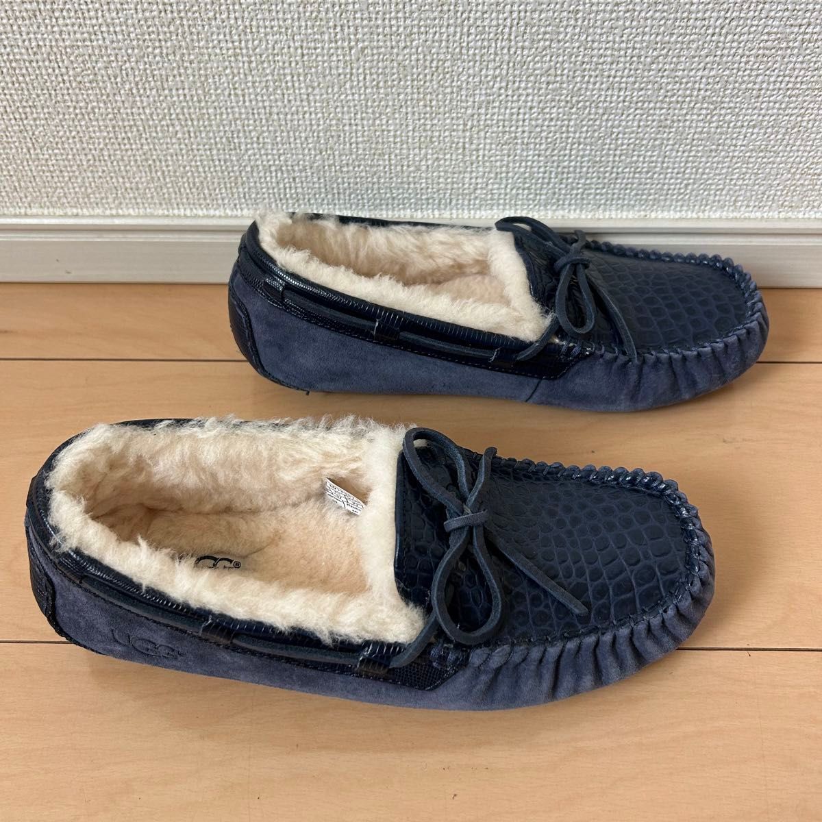 UGG アグ ダコタ Dakota 23cm ネイビー 紺色 クロコ 型押し