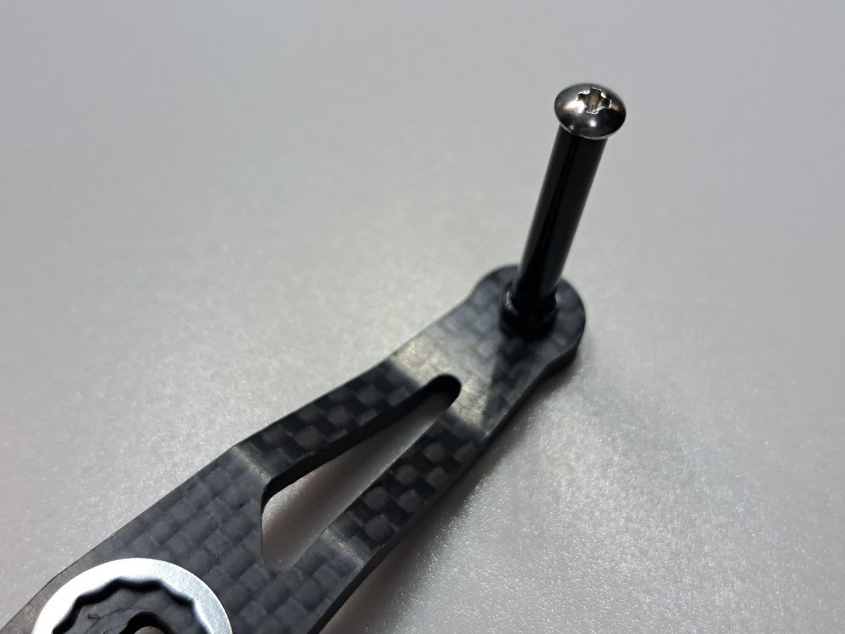 カーボンハンドル シルバー ダイワ/アブ 全長105mm軸間95mm カーボンハンドル シルバー ダイワ/アブ 全長105mm軸間95mm