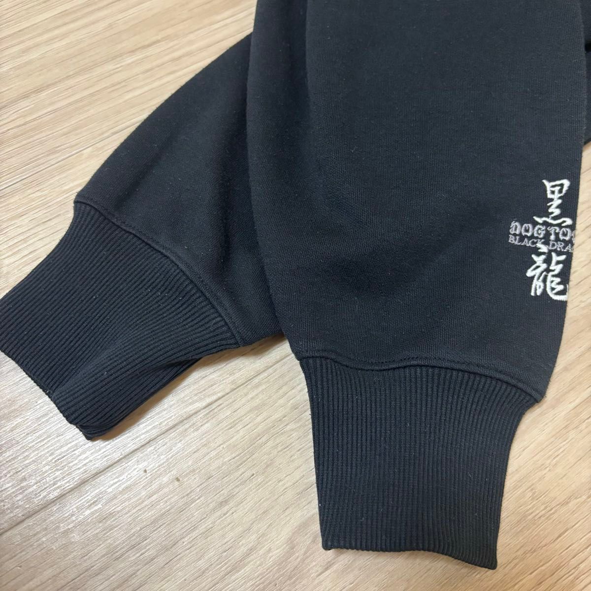 美品】DOGTOWNドッグタウン 黒龍 刺繍 トレーナー スウェット b 美品】DOGTOWNドッグタウン 黒龍 刺繍 トレーナー スウェット b