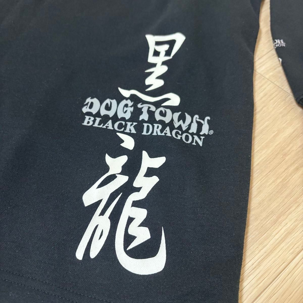 美品】DOGTOWNドッグタウン 黒龍 刺繍 トレーナー スウェット b 美品】DOGTOWNドッグタウン 黒龍 刺繍 トレーナー スウェット b