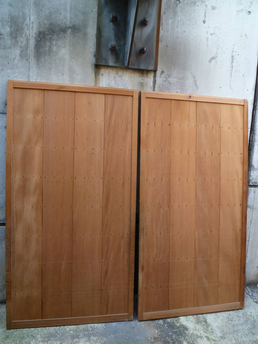M6577 old Japanese-style house .. wooden sliding door 2 sheets set old material fittings Vintage (3111)[ mailing address is company office work place store limitation ][ private person sama is Seino Transportation department stop ]