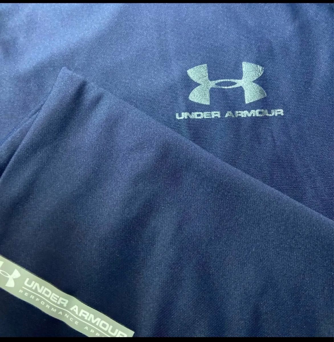 新品　アンダーアーマー　秋冬用ネイビー メンズS UNDER ARMOUR 