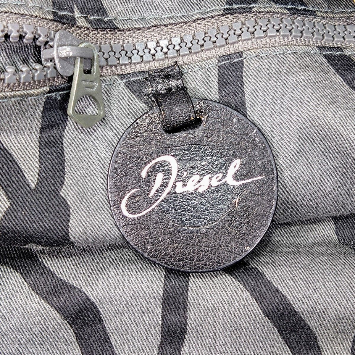 DIESEL canvas metal logo ショルダーバッグ Y2K 黒 DIESEL canvas metal logo ショルダーバッグ Y2K 黒