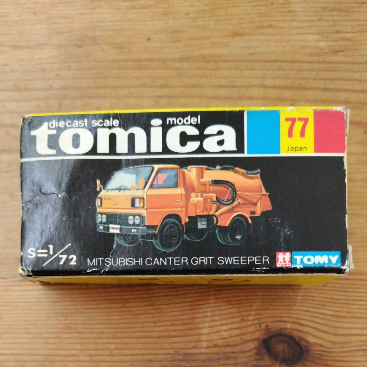 トミカ 三菱キャンターグリッドスイーパ 黒箱 No77 ミニカー トミカ 三菱キャンターグリッドスイーパ 黒箱 No77 ミニカー