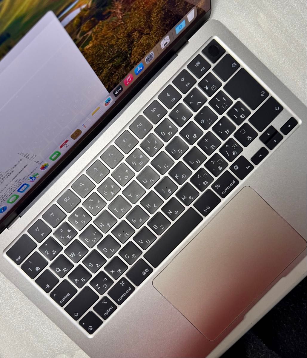 新年の贈り物 美品 MacBook Air M2/8GB/256GB/充放電回数5回/スターライト MacBook本体