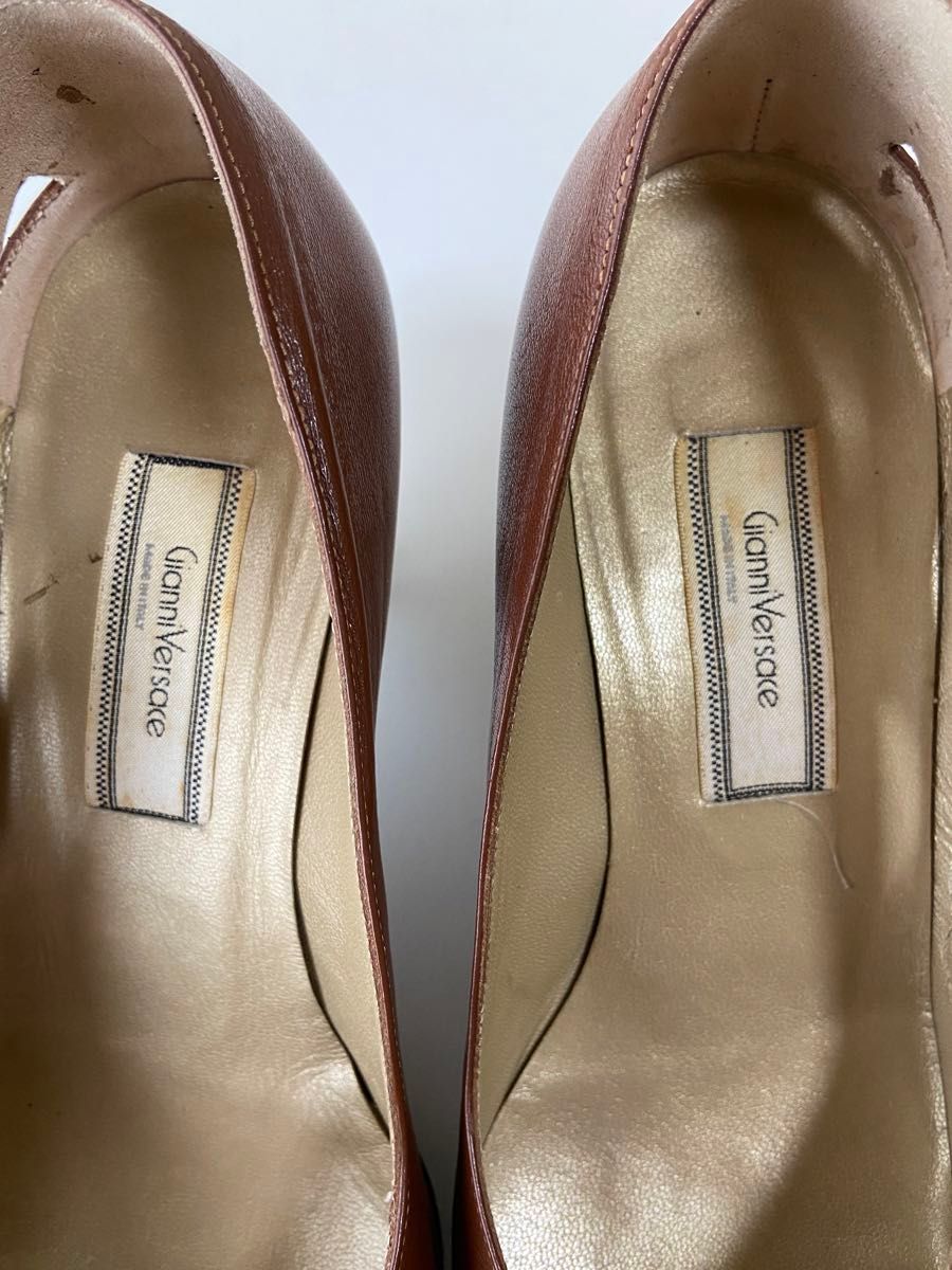 VERSACE ジャンニ ポインテッドトゥ パンプス ジャンニ ヴェルサーチGIANNI VERSACE パンプス 茶系 ¥78000