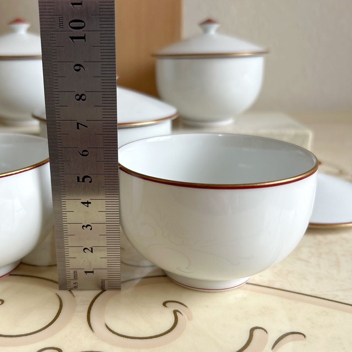 たち吉 瑞鶴 お茶呑茶碗 蓋付き湯呑み 5客セット 赤 金彩 白磁 たち吉 瑞鶴 お茶呑茶碗 蓋付き湯呑み 5客セット 赤 金彩 白磁