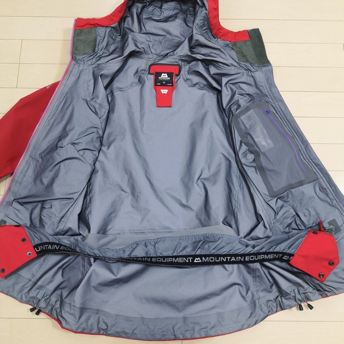女性用 マウンテンイクイップメント GORE-TEX 冬山アウター 女性用 マウンテンイクイップメント GORE-TEX 冬山アウター