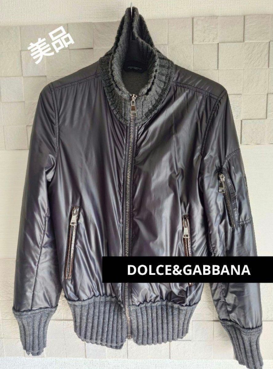 美品】DOLCE&GABBANA ドルガバ ロゴプレート ロゴジップブルゾン 美品】DOLCE&GABBANA ドルガバ ロゴプレート ロゴジップブルゾン