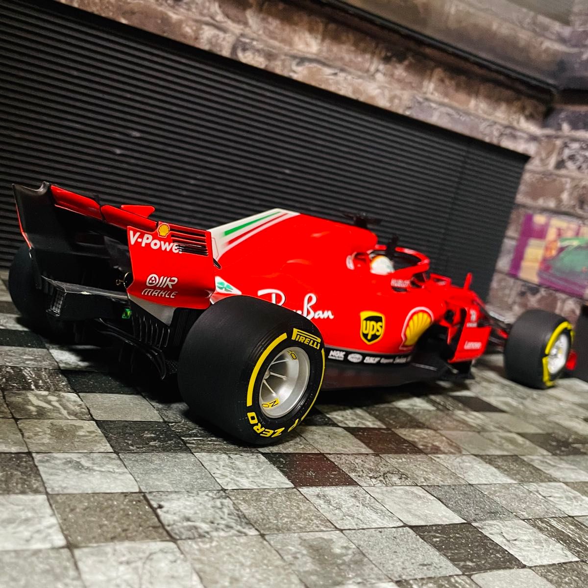 1/18 BBR フェラーリ SF71H セバスチャン・ベッテル 2018 1/18 BBR フェラーリ SF71H セバスチャン・ベッテル 2018