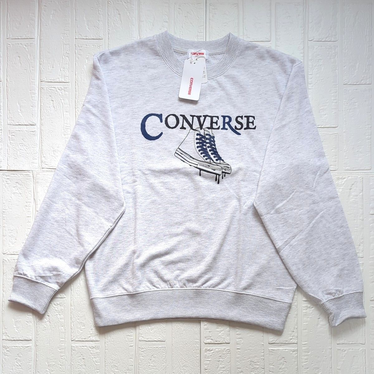 新品】タグつき CONVERSE コンバース 長袖薄手トレーナー 新品】タグつき CONVERSE コンバース 長袖薄手トレーナー