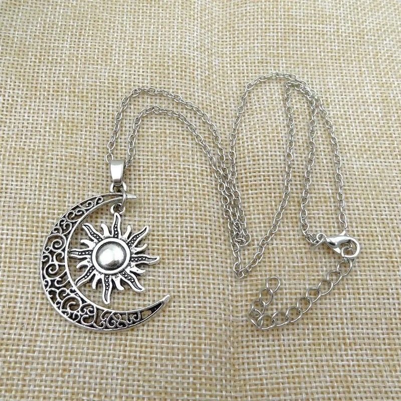 太陽と月 モチーフ ネックレス ミニ巾着袋付き アンティーク 太陽と月 モチーフ ネックレス ミニ巾着袋付き アンティーク