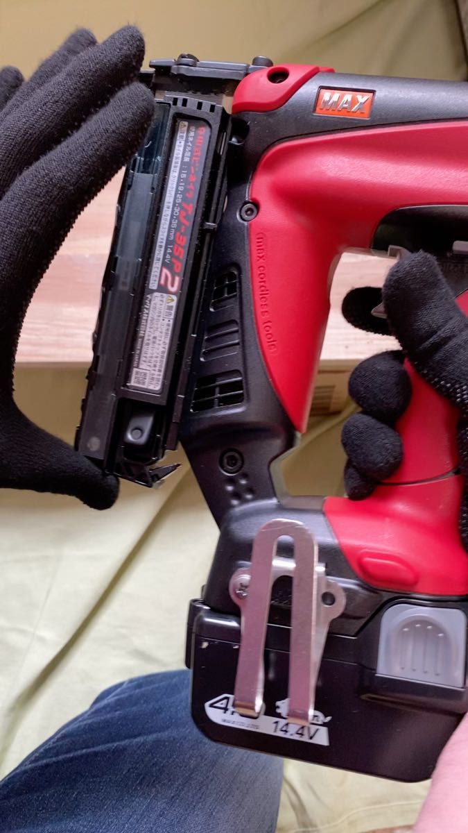D.I.YにMAX 充電式ピンネイラ 14.4v