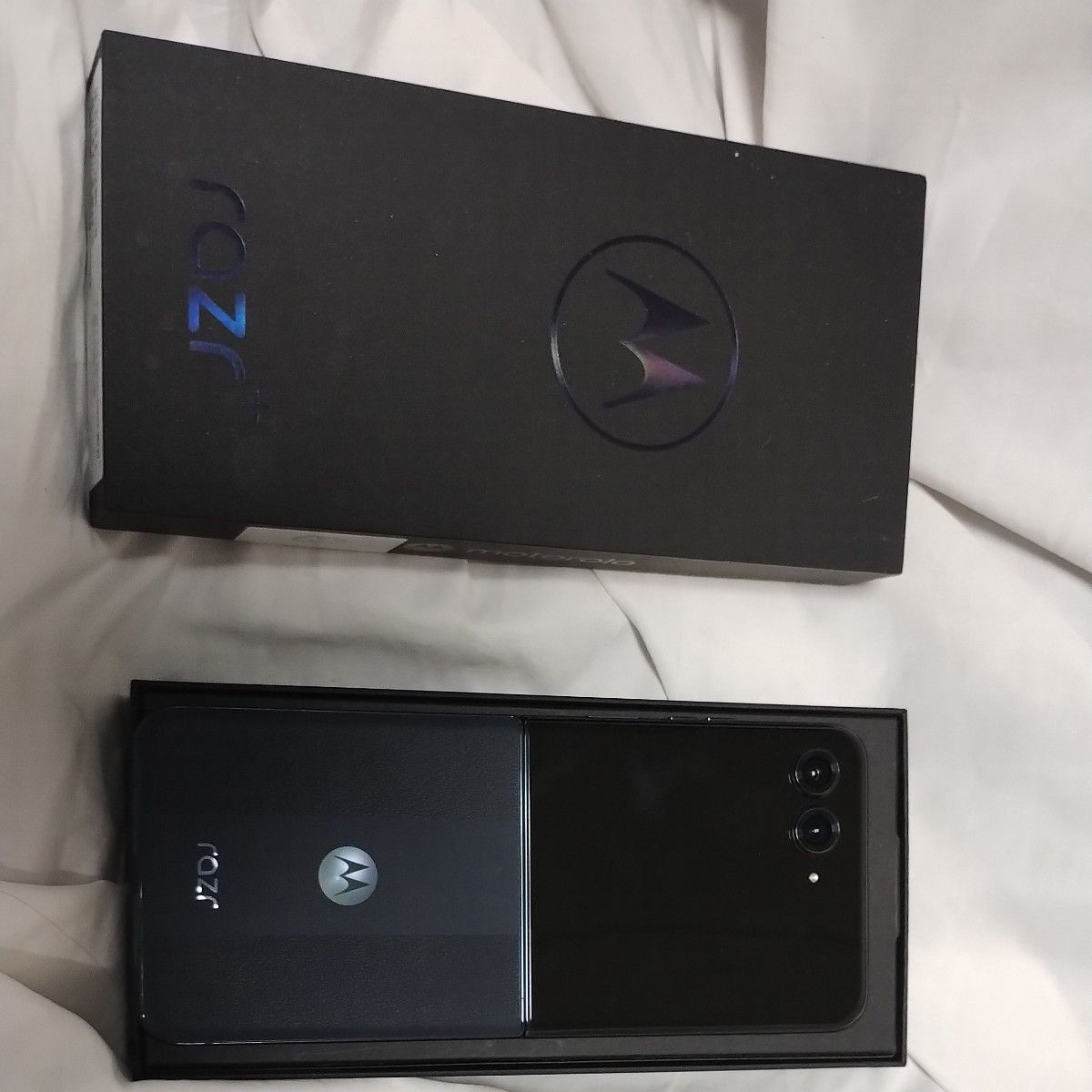 付属品あり(日本未発売モデル)US版 MOTOROLA razr 50 ULTRA 付属品あり(日本未発売モデル)US版 MOTOROLA razr 50 ULTRA