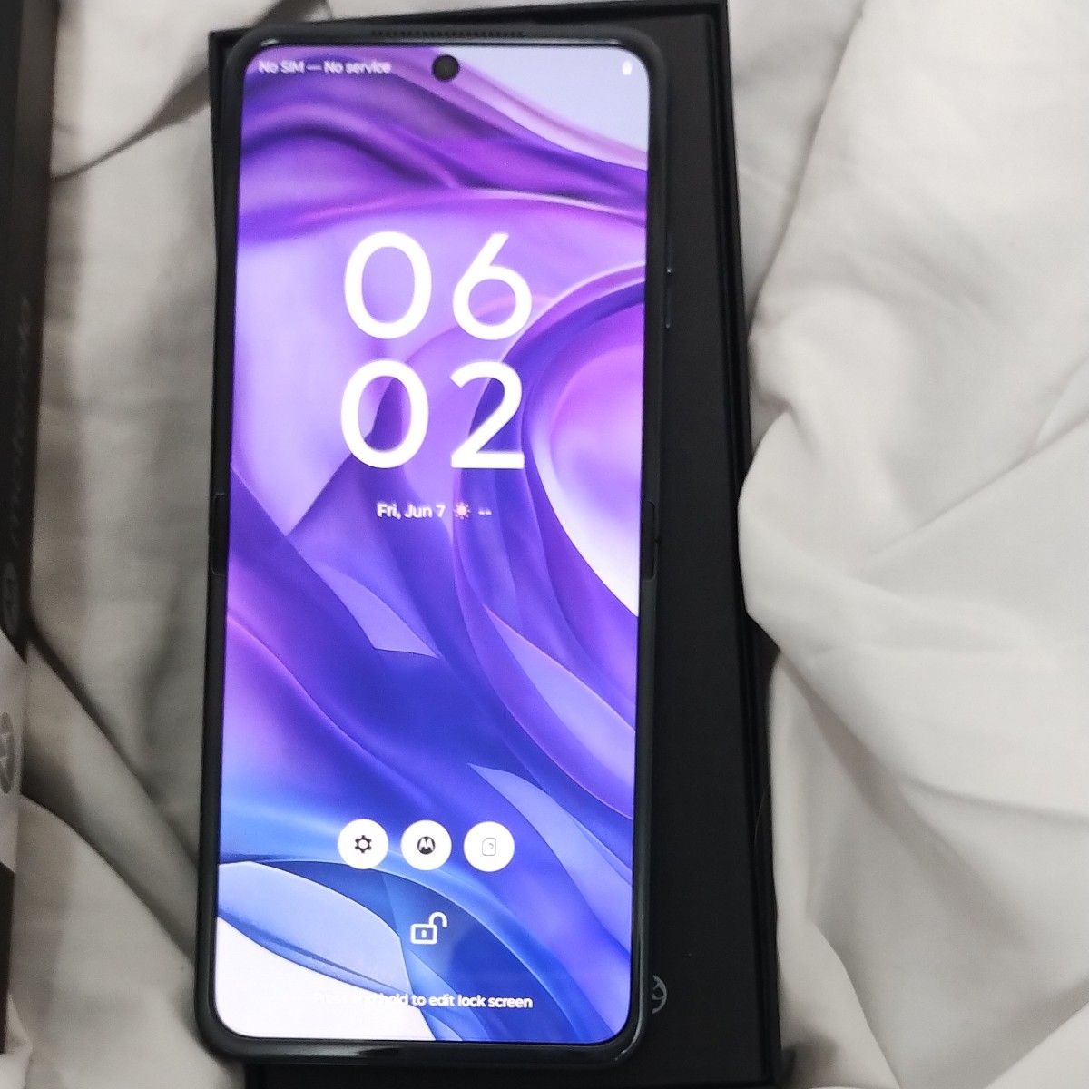 付属品あり(日本未発売モデル)US版 MOTOROLA razr 50 ULTRA 付属品あり(日本未発売モデル)US版 MOTOROLA razr 50 ULTRA