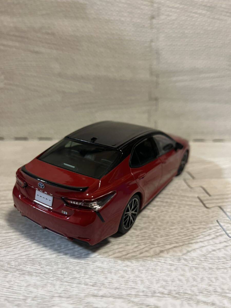 1/30 トヨタ 新型カムリ ハイブリッド WS CAMRY 後期 非売品 カラーサンプル ミニカー 2トーン ブラックマイカxエモーショナルレッドⅡ_画像2